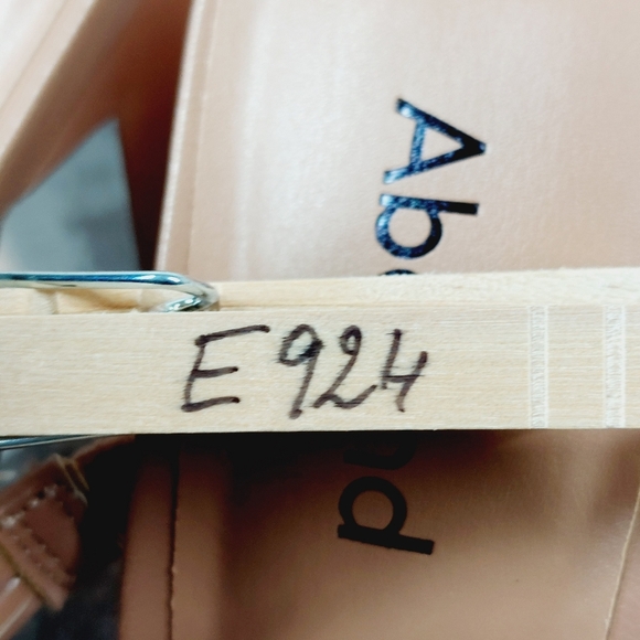 NEW Abound Austyn Tan Mocha Tubular Strap Block Heel Sandals E924 - Picture 12 of 12